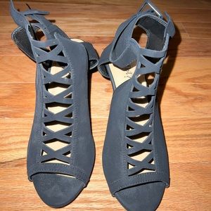 BLACK OPEN TOE HEELS